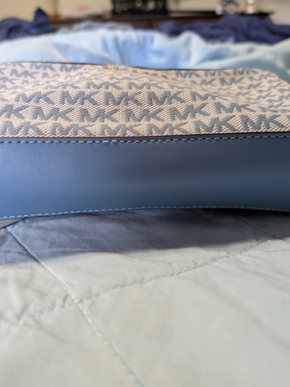 Michael Kors Light Blue MK Monogram Logo Crossbody! - Picture 3 of 4